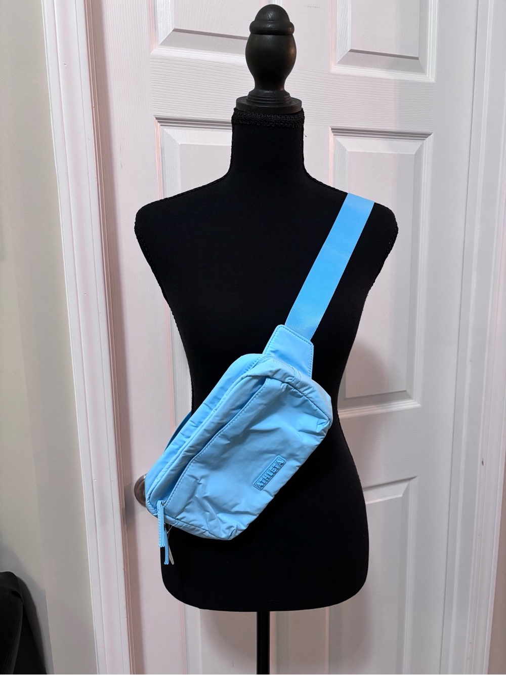 Athleta Sporty and Cute Light Blue Athleisure Crossbody bag